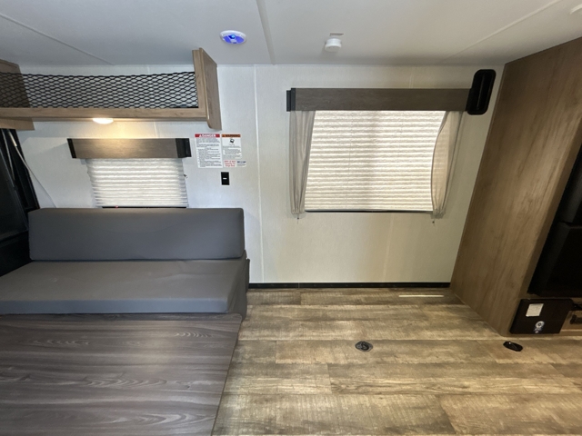 2024 Forest River Grey Wolf 24RRT — photo 4 of 8