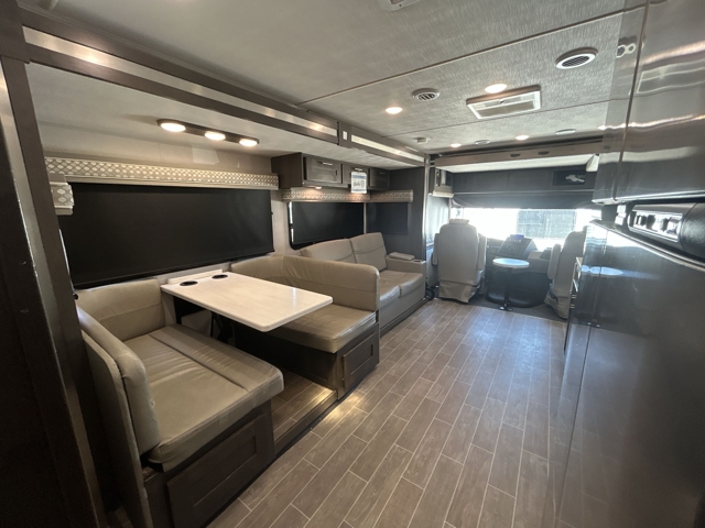 2023 Forest River Georgetown 5 Series 36B — photo 6 of 8