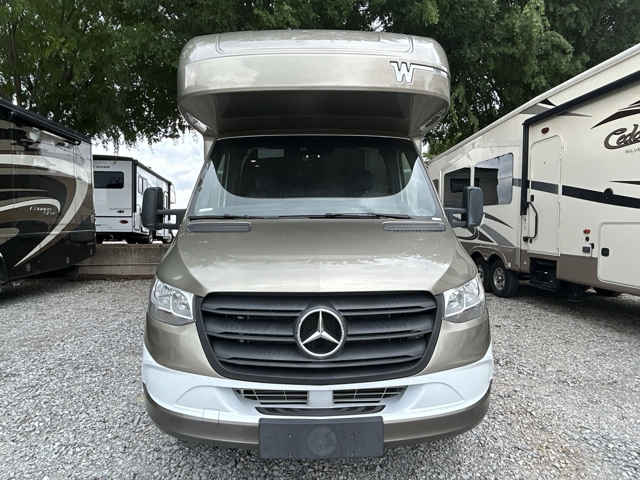 2020 Winnebago Navion 24V — photo 3 of 8