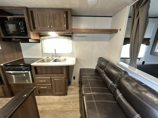 2019 Heartland Prowler 25LX — photo 4 of 8