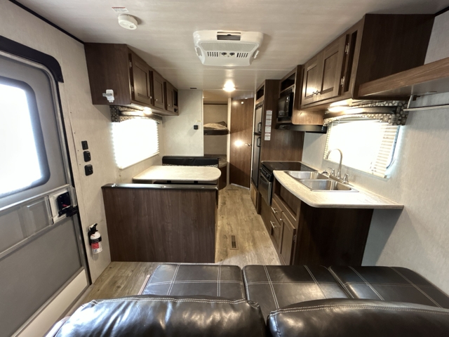 2019 Heartland Prowler 25LX — photo 5 of 8