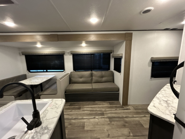 2025 Dutchmen Aspen Trail LE 29TB — photo 3 of 8