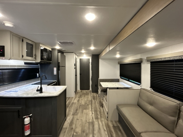 2025 Dutchmen Aspen Trail LE 29TB — photo 4 of 8