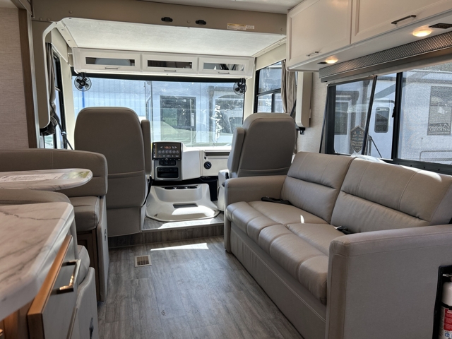 2026 Thor Freedom Traveler B30 — photo 3 of 8