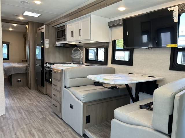2026 Thor Freedom Traveler B30 — photo 4 of 8
