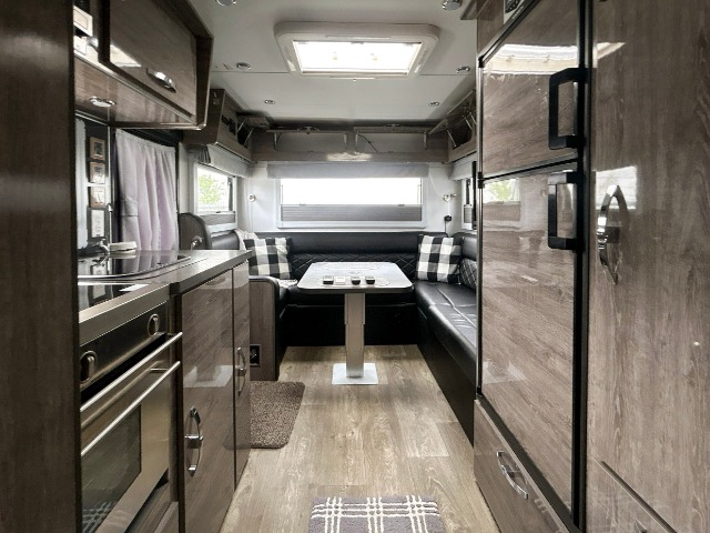 2021 Black Series Black Series Caravan HQ21 — photo 3 of 8