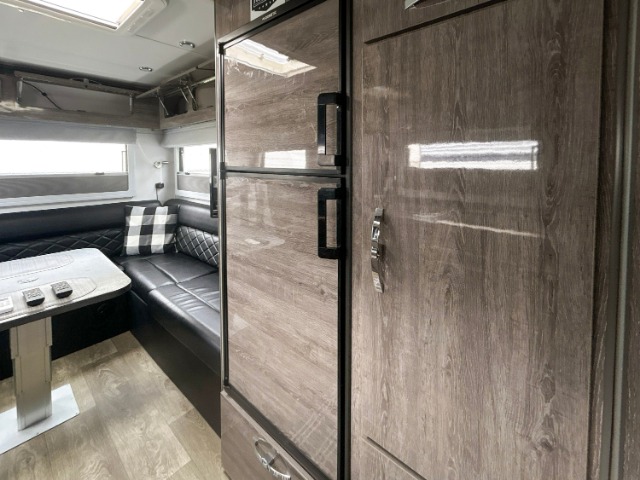 2021 Black Series Black Series Caravan HQ21 — photo 5 of 8