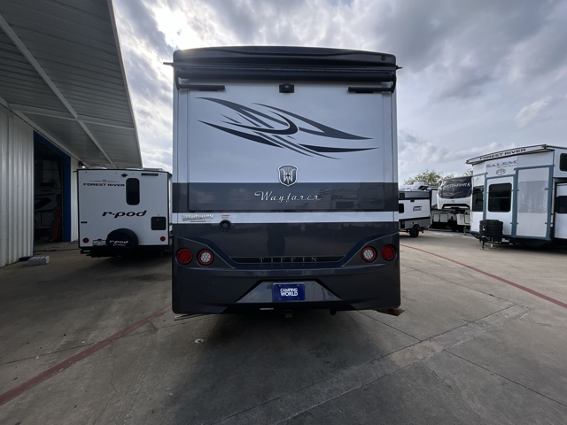 2017 Tiffin Wayfarer 24QW — photo 7 of 8