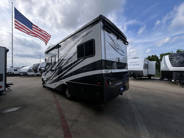 2017 Tiffin Wayfarer 24QW — photo 6 of 8