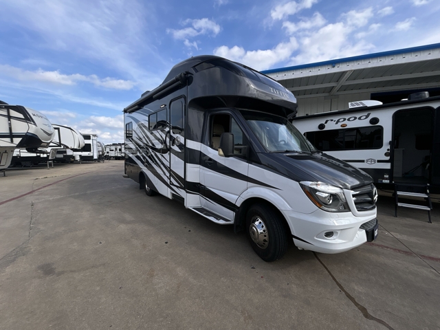 2017 Tiffin Wayfarer 24QW — photo 1 of 8