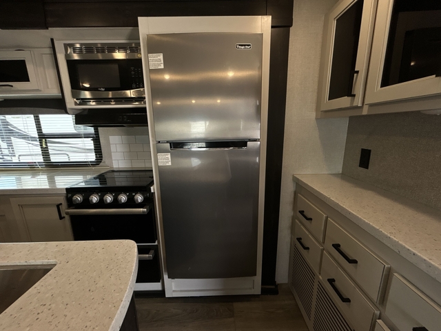 2021 Highland Ridge Light 312BHS — photo 8 of 8