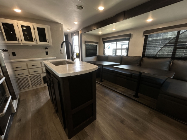 2021 Highland Ridge Light 312BHS — photo 3 of 8