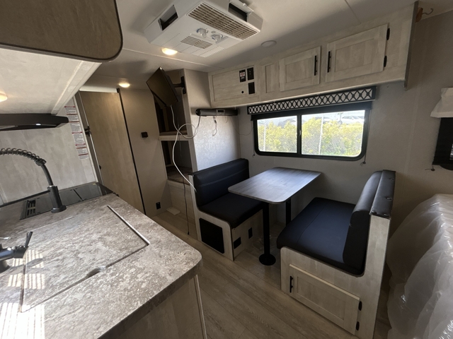 2022 Shasta Shasta 18BH — photo 3 of 8