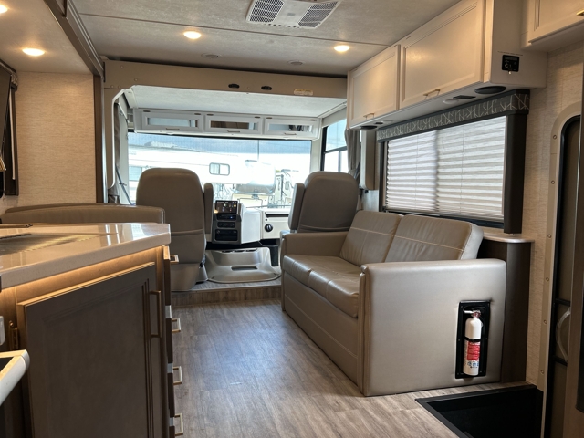 2025 Thor Ace 32B — photo 3 of 8