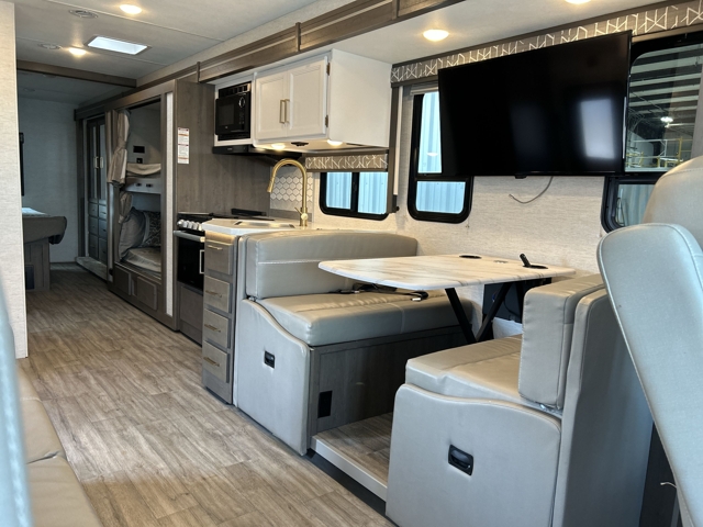 2025 Thor Ace 32B — photo 4 of 8