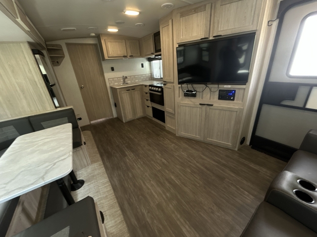 2022 Cruiser RV Shadow Cruiser 269RLS — photo 4 of 8