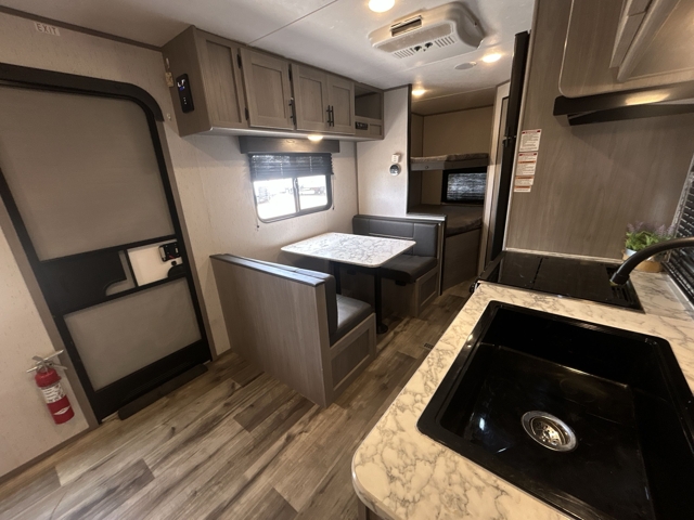 2023 Coleman Coleman Lantern LT 214BH — photo 4 of 8