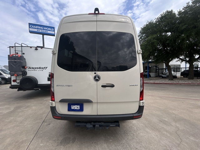 2023 Winnebago Adventure Wagon 44M — photo 7 of 8