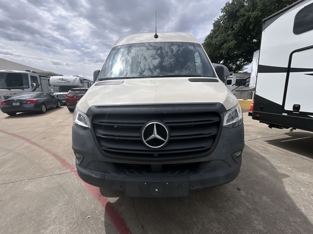 2023 Winnebago Adventure Wagon 44M — photo 4 of 8