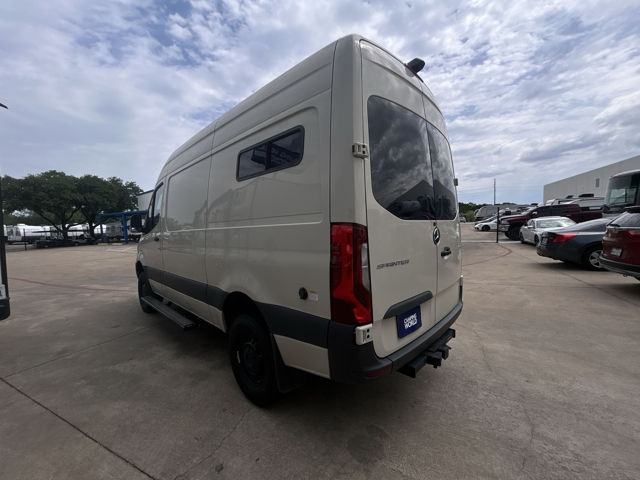 2023 Winnebago Adventure Wagon 44M — photo 6 of 8