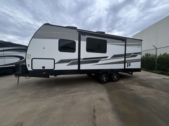 2022 Cruiser RV Radiance 21RB — photo 6 of 8