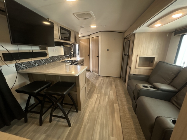 2022 Cruiser RV Radiance 21RB — photo 4 of 8