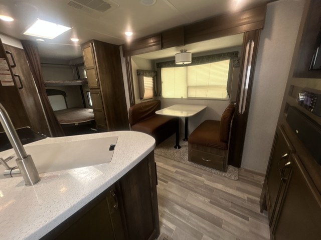 2019 Dutchmen Aerolite 2423BH — photo 3 of 8