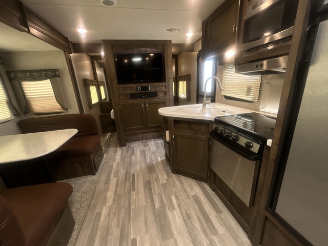 2019 Dutchmen Aerolite 2423BH — photo 4 of 8