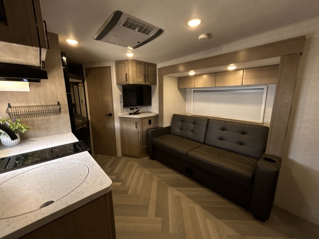 2024 Ember Overland 221MSL — photo 2 of 8