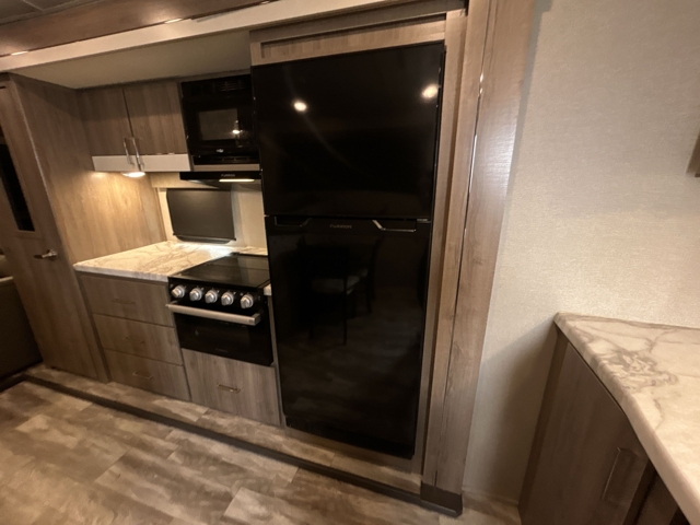 2022 Grand Design Imagine 3100RD — photo 8 of 8