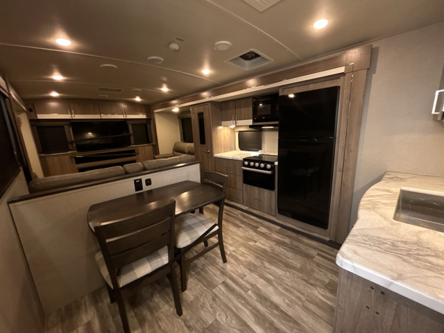 2022 Grand Design Imagine 3100RD — photo 2 of 8