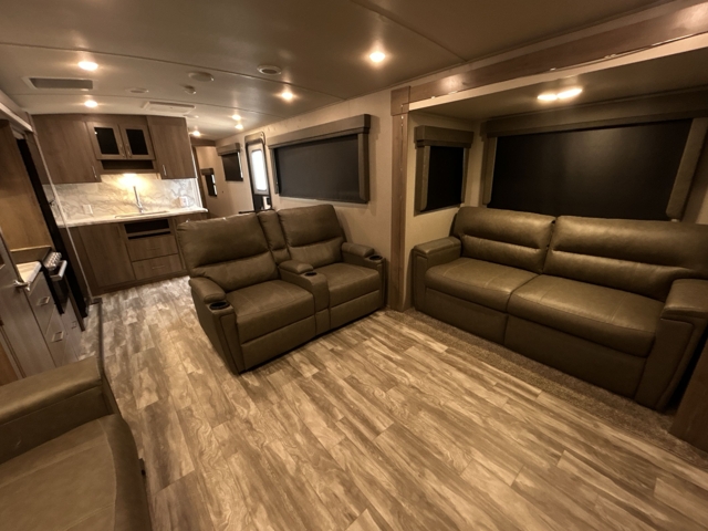 2022 Grand Design Imagine 3100RD — photo 3 of 8