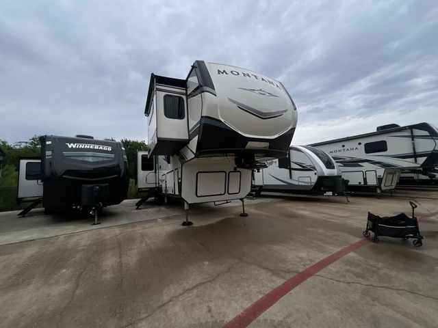 2021 Keystone Montana 3781RL — photo 1 of 8