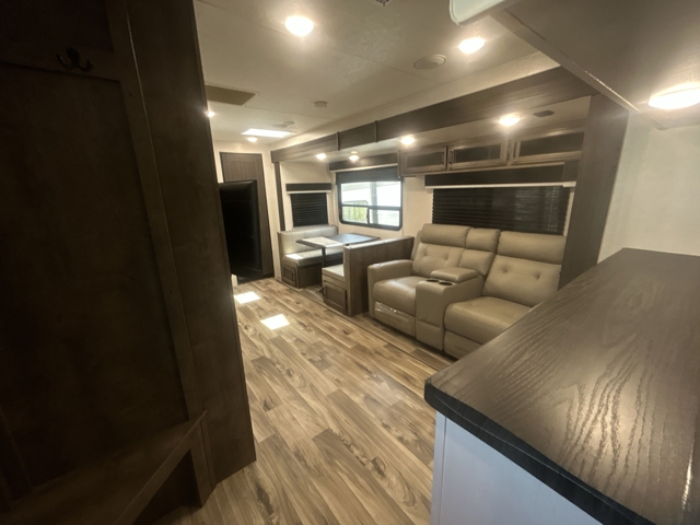 2023 Venture RV Sporttrek 291VRK — photo 2 of 8
