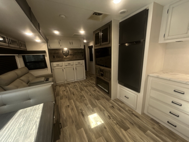 2023 Venture RV Sporttrek 291VRK — photo 3 of 8
