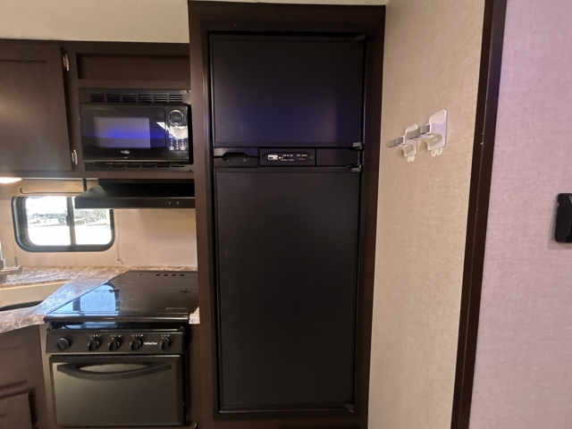 2018 K-Z RV Sportsmen 323BHK — photo 8 of 8
