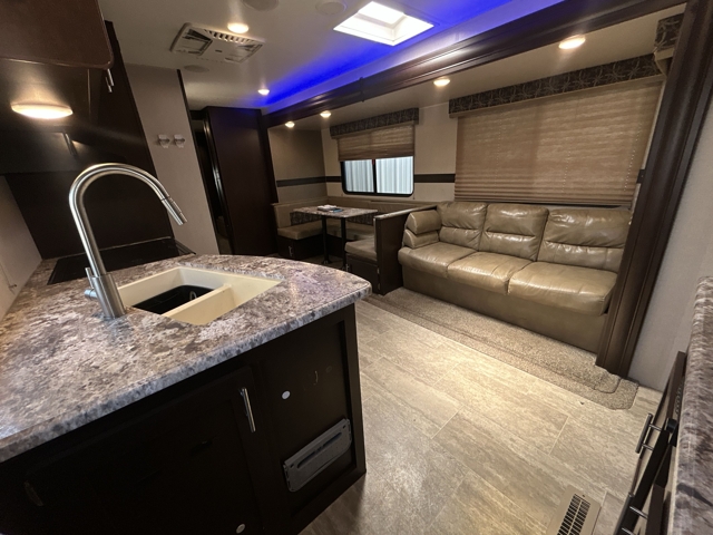 2018 K-Z RV Sportsmen 323BHK — photo 2 of 8