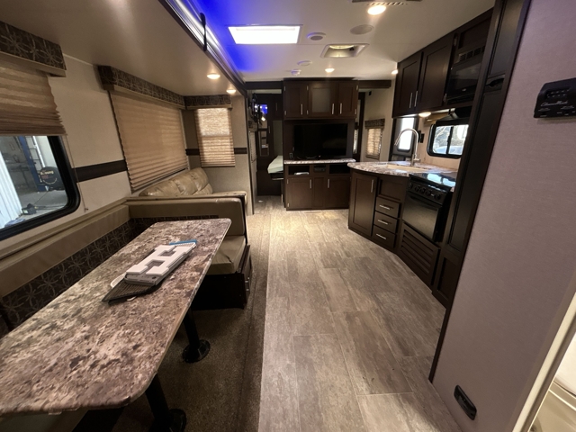 2018 K-Z RV Sportsmen 323BHK — photo 3 of 8