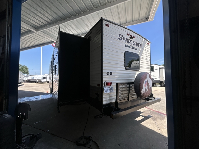 2018 K-Z RV Sportsmen 323BHK — photo 6 of 8