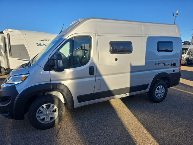 2026 Thor Freedom Elite 17D — photo 7 of 8