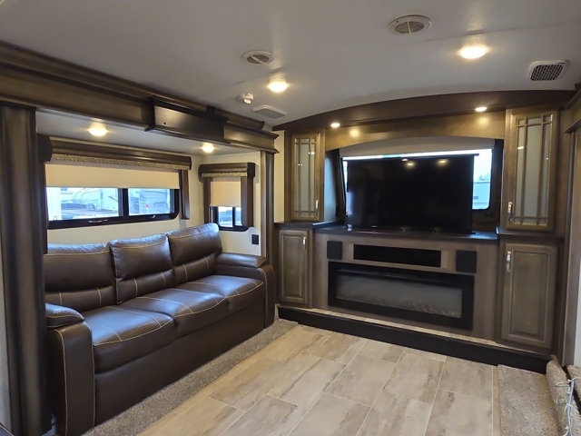 2019 Keystone Montana 3731FL — photo 3 of 8