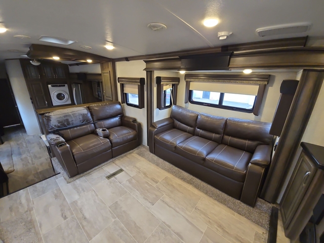 2019 Keystone Montana 3731FL — photo 4 of 8