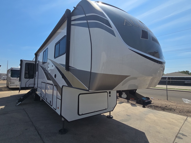 2022 Alliance Paradigm 390MP — photo 1 of 8