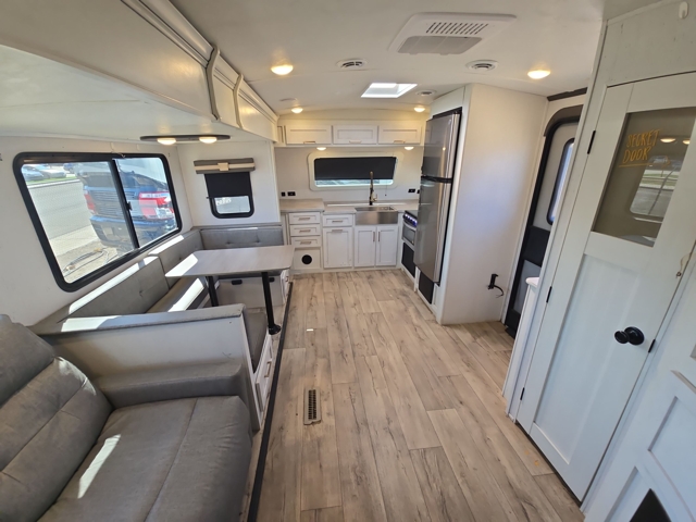 2023 Dutchmen Astoria 2913FK — photo 4 of 8