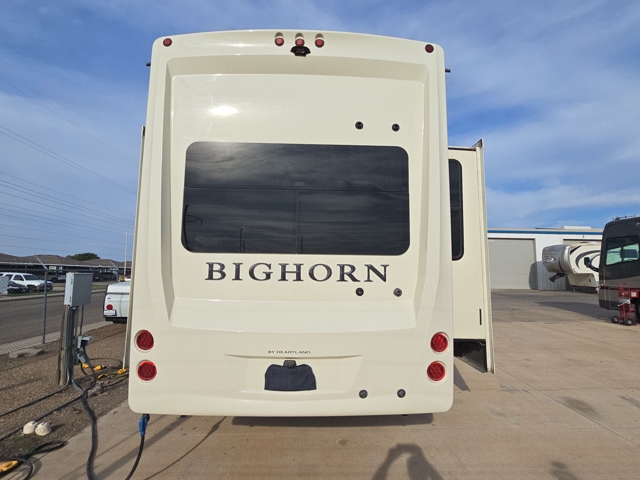 2018 Heartland Bighorn 3160EL — photo 8 of 8