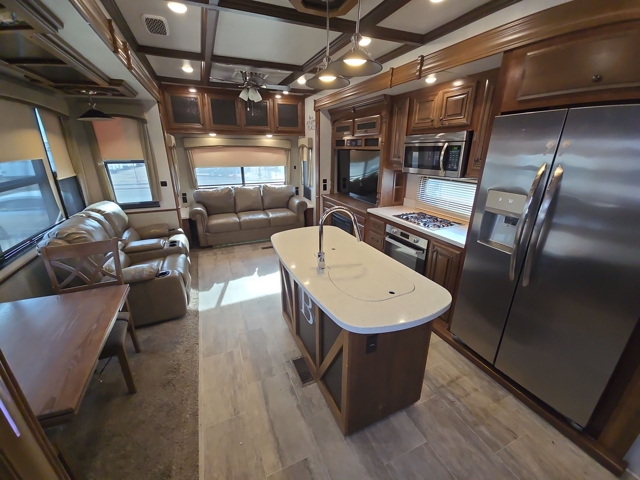 2018 Heartland Bighorn 3160EL — photo 3 of 8