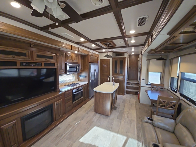 2018 Heartland Bighorn 3160EL — photo 4 of 8