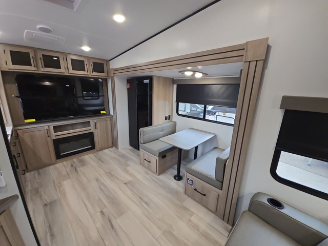 2026 Keystone Coleman Legacy 2400REX — photo 3 of 8