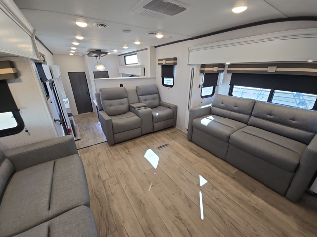 2023 Dutchmen Astoria 3803FLP — photo 4 of 8