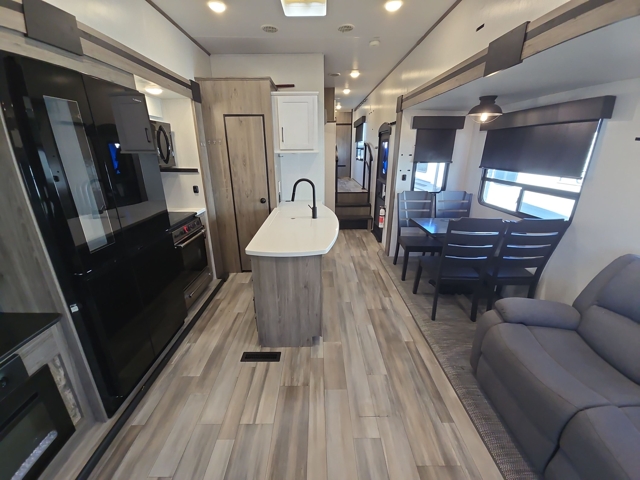 2023 Cruiser RV South Fork 3780MB — photo 3 of 8